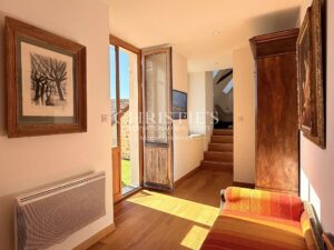 PRESTIGIOUS RESIDENCE with 3 GUESTROOMS and STUDIO