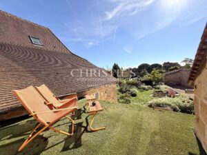 PRESTIGIOUS RESIDENCE with 3 GUESTROOMS and STUDIO