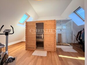 PRESTIGIOUS RESIDENCE with 3 GUESTROOMS and STUDIO