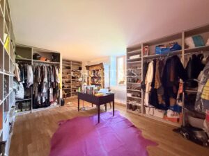 PRESTIGIOUS RESIDENCE with 3 GUESTROOMS and STUDIO