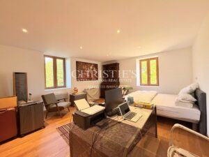 PRESTIGIOUS RESIDENCE with 3 GUESTROOMS and STUDIO