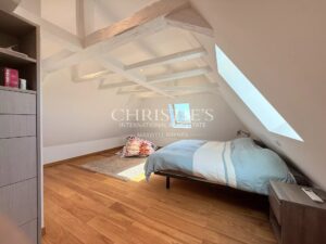 PRESTIGIOUS RESIDENCE with 3 GUESTROOMS and STUDIO