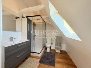 PRESTIGIOUS RESIDENCE with 3 GUESTROOMS and STUDIO