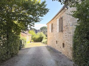 PRESTIGIOUS RESIDENCE with 3 GUESTROOMS and STUDIO