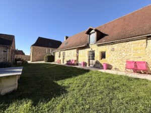 PRESTIGIOUS RESIDENCE with 3 GUESTROOMS and STUDIO