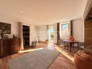 PRESTIGIOUS RESIDENCE with 3 GUESTROOMS and STUDIO