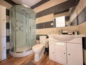 PRESTIGIOUS RESIDENCE with 3 GUESTROOMS and STUDIO