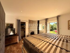 PRESTIGIOUS RESIDENCE with 3 GUESTROOMS and STUDIO