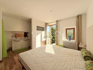 PRESTIGIOUS RESIDENCE with 3 GUESTROOMS and STUDIO