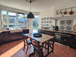 LA ROCHELLE - PROPRIETE DE CARACTERE AVEC PARC ARBORE A 10 MINUTES DE LA PLACE DU MARCHE