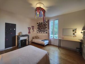 LA ROCHELLE - PROPRIETE DE CARACTERE AVEC PARC ARBORE A 10 MINUTES DE LA PLACE DU MARCHE