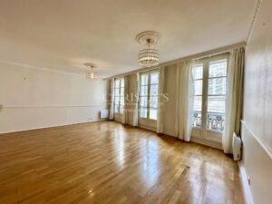 Character apartment in the heart of town