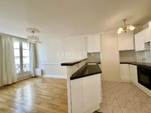 Character apartment in the heart of town