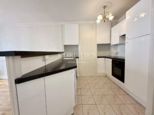 Character apartment in the heart of town