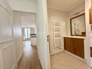 Character apartment in the heart of town