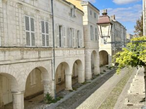 Character apartment in the heart of town