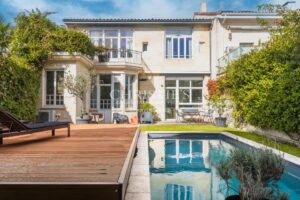 Nansouty - family home with swimming pool and garage