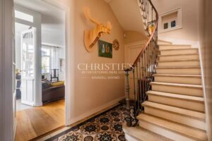 Nansouty - family home with swimming pool and garage