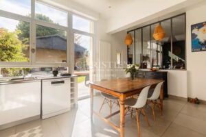 Nansouty - family home with swimming pool and garage