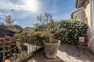 Nansouty - family home with swimming pool and garage