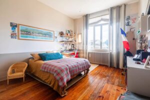 Nansouty - family home with swimming pool and garage