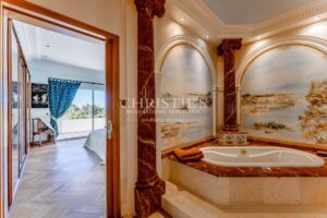 Villa d'exception vue panoramique sur le bassin