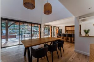 Rénovation contemporaine, lumière et art de vivre au calme