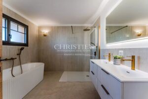 Rénovation contemporaine, lumière et art de vivre au calme