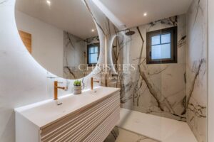 Rénovation contemporaine, lumière et art de vivre au calme