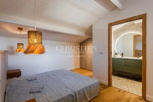 Rénovation contemporaine, lumière et art de vivre au calme