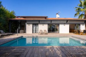 La Teste- Family house with pool