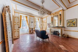 Exclusively available through Maxwell Baynes townhouse in the centre of Gimont - Toulouse 1 hour