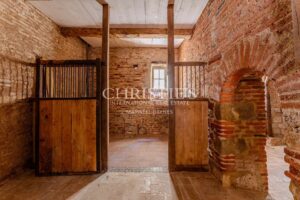 Exclusively available through Maxwell Baynes townhouse in the centre of Gimont - Toulouse 1 hour