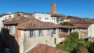 Exclusively available through Maxwell Baynes townhouse in the centre of Gimont - Toulouse 1 hour