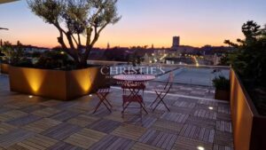 Luxury Apartment with Landscaped Terrace and Parking Spaces