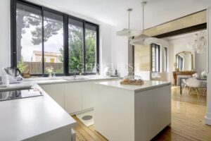 Bègles – Chartreuse en pierre avec jardin, piscine et garage