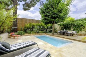 Bègles – Chartreuse en pierre avec jardin, piscine et garage