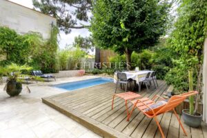 Bègles – Chartreuse en pierre avec jardin, piscine et garage