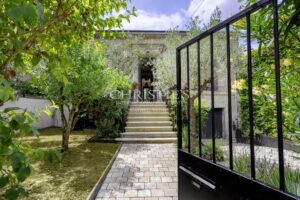 Bègles – Chartreuse en pierre avec jardin, piscine et garage