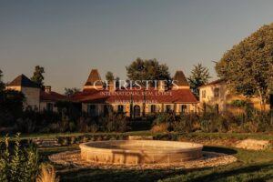 Magnifique propriété du XVIIIe siècle sur environ 12 hectares