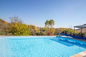 Trois maisons périgourdines, granges et écuries situées au cœur d'un domaine rural de 20 hectares