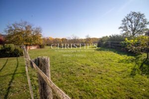 Trois maisons périgourdines, granges et écuries situées au cœur d'un domaine rural de 20 hectares