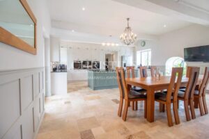 Trois maisons périgourdines, granges et écuries situées au cœur d'un domaine rural de 20 hectares