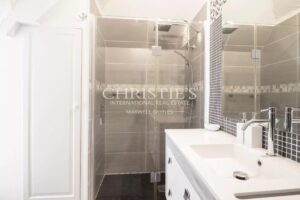 Trois maisons périgourdines, granges et écuries situées au cœur d'un domaine rural de 20 hectares