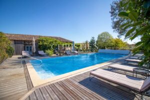 Trois maisons périgourdines, granges et écuries situées au cœur d'un domaine rural de 20 hectares