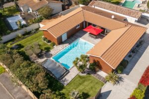 BISCARROSSE : Villa d’architecte ossature bois avec piscine et jardin