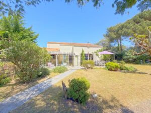 Exceptional Grand-Village: 1300 m² plot, 2 separate houses