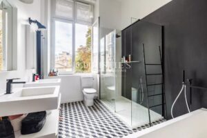 BORDEAUX / TRIANGLE D'OR : Appartement bourgeois 3 chambres et balconnets