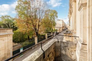BORDEAUX / TRIANGLE D'OR : Appartement bourgeois 3 chambres et balconnets
