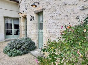 Ravissante maison de village Tourangelle avec 4 chambres, cour et jardin